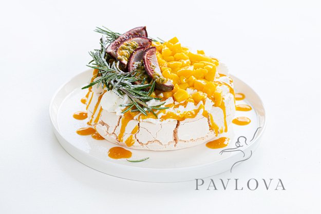 Tortas Pavlova su mangais