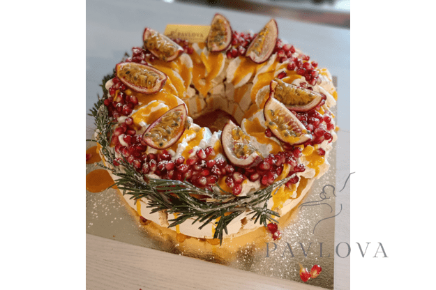 Vainikėlis Pavlova su pasiflorų tiara 