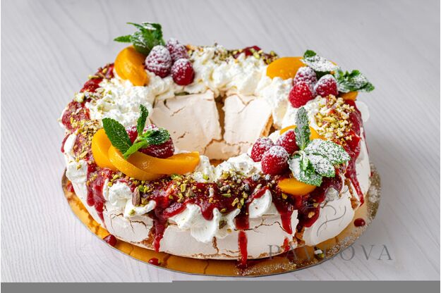 Vainikėlis Pavlova su pistacijomis