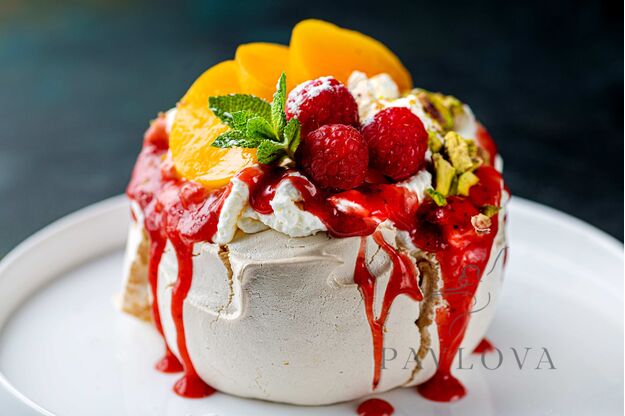 Mini - tortas Pavlova su pistacijomis
