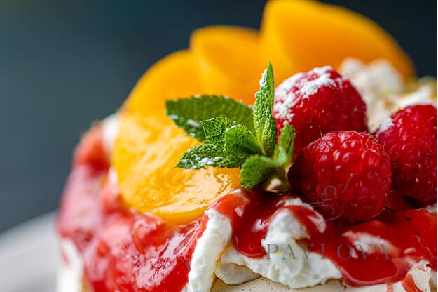 Mini - tortas Pavlova su pistacijomis