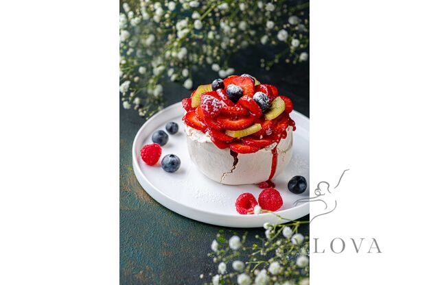 Mini - tortas Pavlova, klasikinis uogų miksas