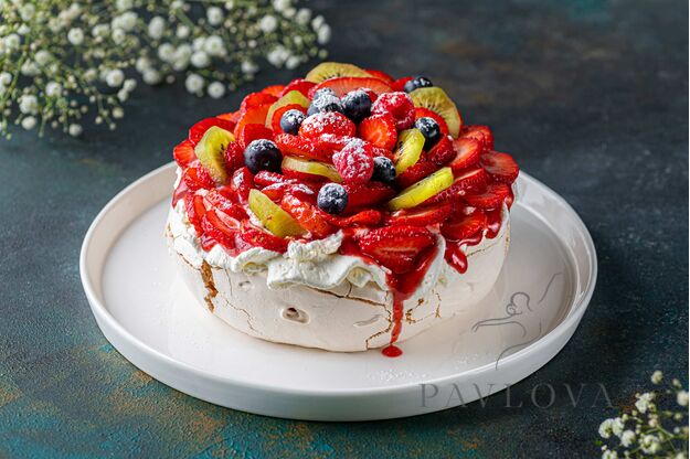 Tortas Pavlova, klasikinis uogų miksas