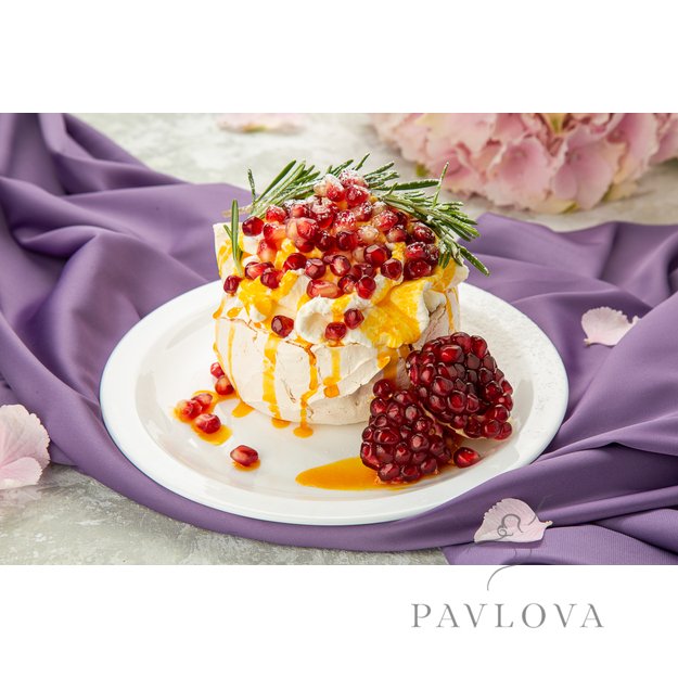 Mini tortas Pavlova su pasiflorų tiara