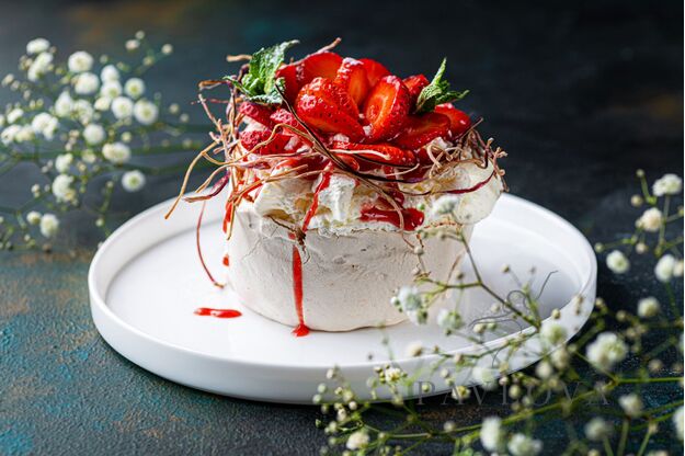 Tortas Pavlova su rabarbarais